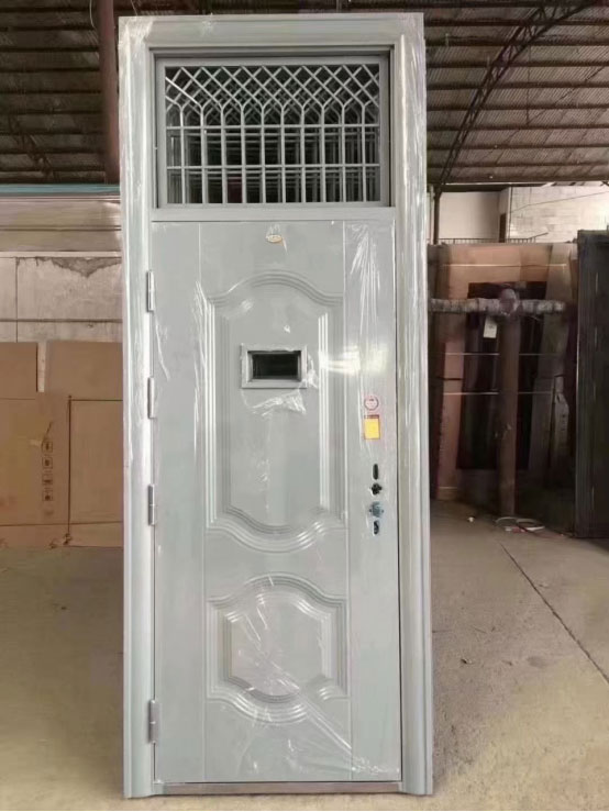 博尔塔拉学校教室门