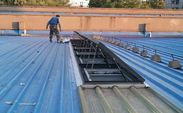 某区域性物流仓储中心博尔塔拉排烟窗系统安装项目