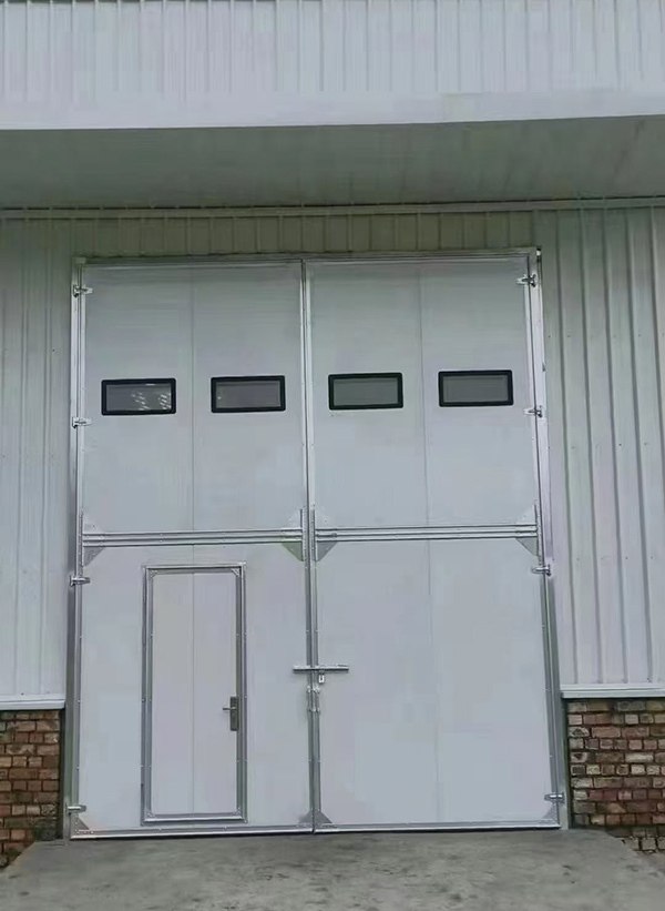 博尔塔拉工业门在设备装配车间出入口的实施记录